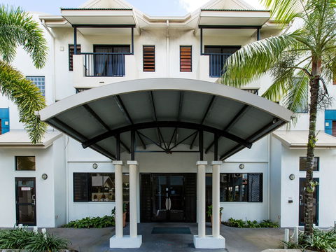 Cairns Queens Court - Accommodation Ballina 1