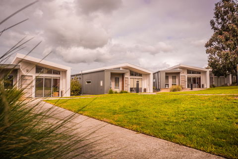 Deakin Waurn Ponds Units - Accommodation Ballina 1