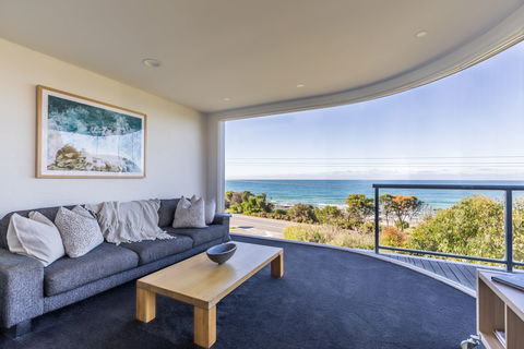 Dlux + Escape @ 83 Great Ocean Road Apartments Lorne - Accommodation Ballina 0