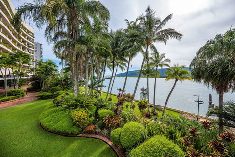 Hilton Cairns - Accommodation Ballina 1
