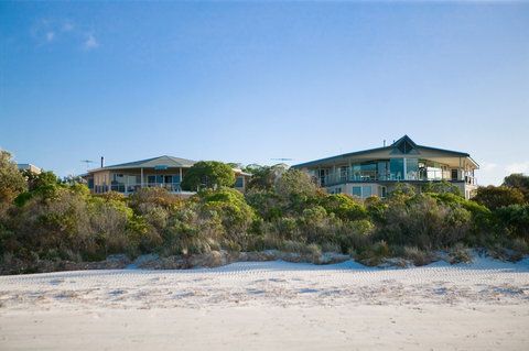 Island Beach Lodge - Accommodation Ballina 0