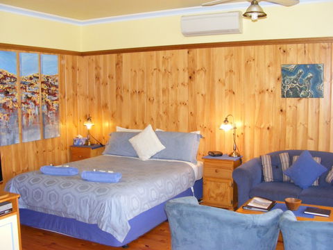 Belfast Cottages - Accommodation Ballina 6