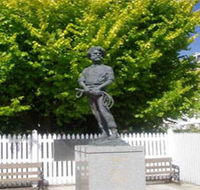 Alexander Cameron Statue - Accommodation Ballina