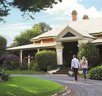 Historical Walk Through Russell Street - Accommodation Ballina