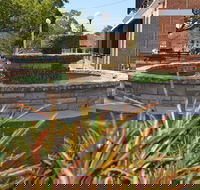 Bauer and Wiles Memorial Fountain - Accommodation Ballina