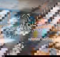 Under The Oak Handmade Gallery and Gifts - Accommodation Ballina