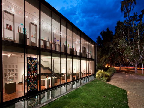 Wagga Wagga Art Gallery - Accommodation Ballina 2