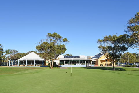 Hawks Nest Golf Club - Accommodation Ballina 0