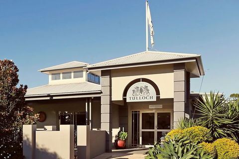 Tulloch Wines- Tasting Of 6 Pokolbin Dry Red Shiraz Vintages With Charcuterie - Accommodation Ballina 2