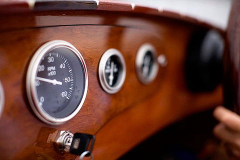 Noosa River Cruise For 3 To 4 People On A Classic Mahogany Speed Boat - 90 Min. - Accommodation Ballina 2