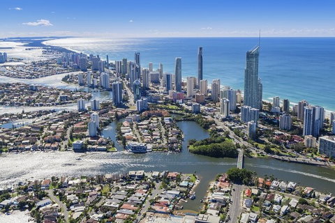 Gold Coast Airport Transfers : Airport OOL To Gold Coast City In Luxury Car - Accommodation Ballina 4