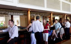 Cairns International Lobby Bar - Accommodation Ballina 0