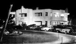 Raffles Hotel Lounge Bar - Accommodation Ballina 0