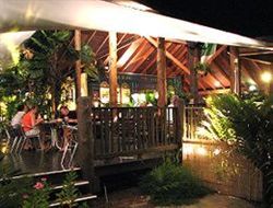Willie McBrides Irish Bar - Accommodation Ballina 3