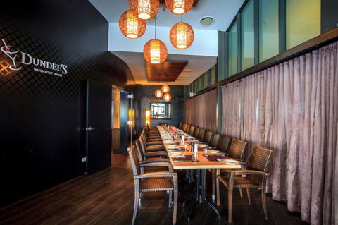Dundee’s Restaurant On The Waterfront - Accommodation Ballina 0