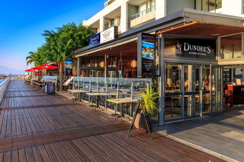 Dundee’s Restaurant On The Waterfront - Accommodation Ballina 6
