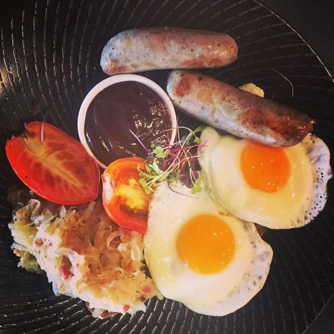 Dundee’s Restaurant On The Waterfront - Accommodation Ballina 12