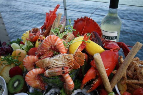 Dundee’s Restaurant On The Waterfront - Accommodation Ballina 13