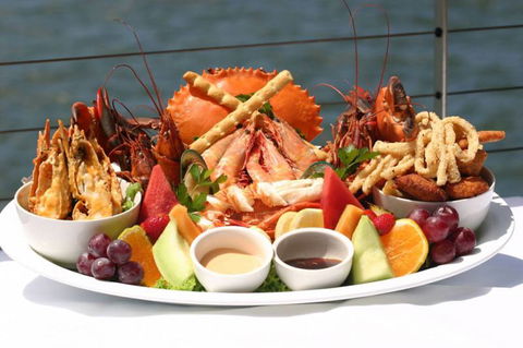 Dundee’s Restaurant On The Waterfront - Accommodation Ballina 16