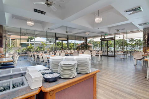 Charlie’s Seafood Buffet - Accommodation Ballina 0
