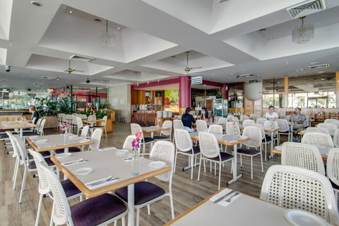 Charlie’s Seafood Buffet - Accommodation Ballina 1
