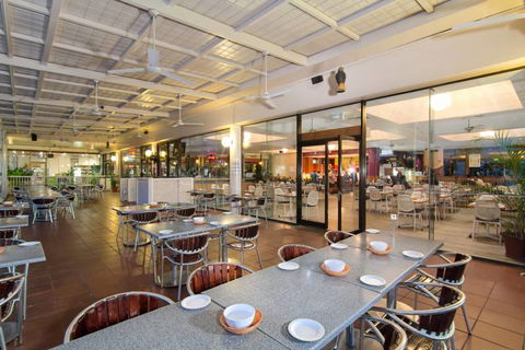 Charlie’s Seafood Buffet - Accommodation Ballina 3