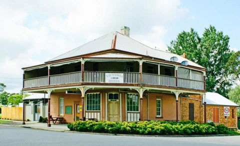 The Victoria Hotel Hinton - Accommodation Ballina 0