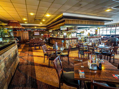 Isa Hotel - Accommodation Ballina 0