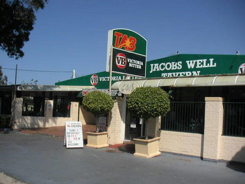 Jacobs Well Bayside Tavern - Accommodation Ballina 0