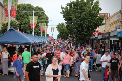 Cowra Christmas Street Festival - Accommodation Ballina 0