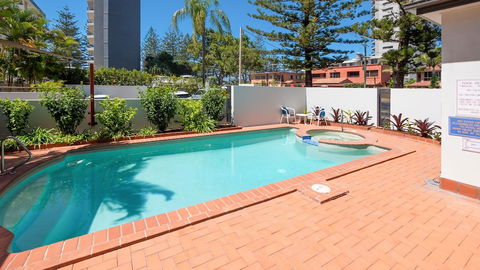 Burleigh On The Beach Holiday Apartments - Accommodation Ballina 2