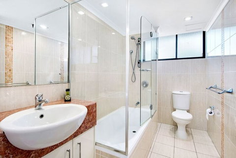 ULTIQA Beach Haven At Broadbeach - Accommodation Ballina 3