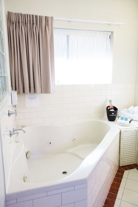 Comfort Inn & Suites Robertson Gardens - Accommodation Ballina 6