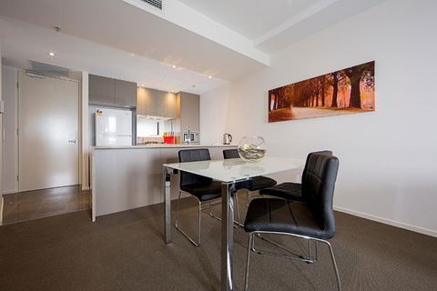 Accommodate Canberra Manhattan On The Park - Accommodation Ballina 6