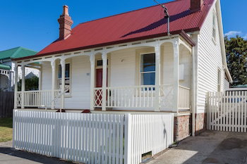 Brampton Cottage - Accommodation Ballina 0