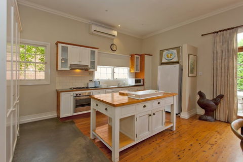 Rose Cottage - Historic Luxury - Accommodation Ballina 1