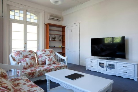 Lowena Cafe And Accommodation - Accommodation Ballina 6