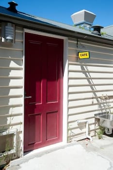 Lowena Cafe And Accommodation - Accommodation Ballina 0