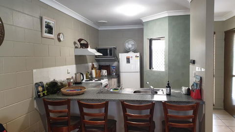 A City Retreat 2BR Apartment Reid Park Townsville - Accommodation Ballina 6