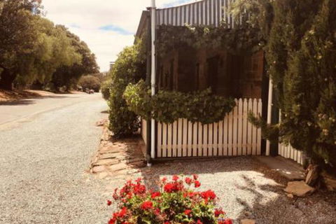 The Olde Devonshire House - Accommodation Ballina 0