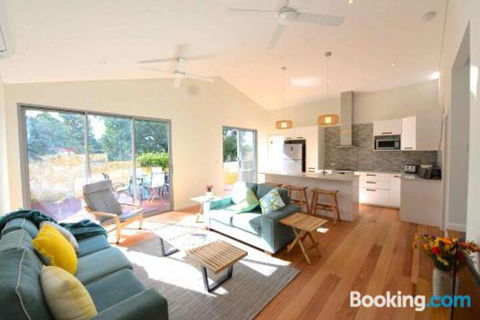 Sunny Blinco Street House - Accommodation Ballina 0