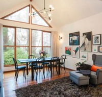 Artist on Everest - Accommodation Ballina