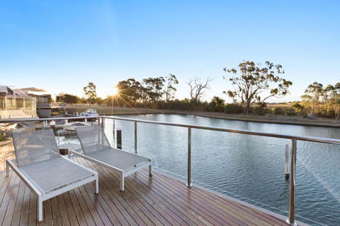Gippsland Lakehouse A Canal Frontage - Accommodation Ballina 3