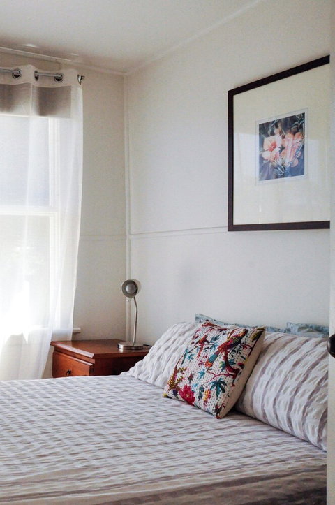 FALMOUTH Seadrift Cottage - Accommodation Ballina 3