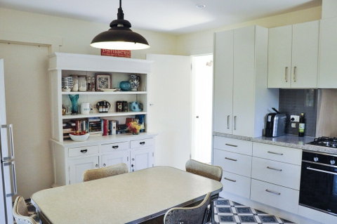 FALMOUTH Seadrift Cottage - Accommodation Ballina 2