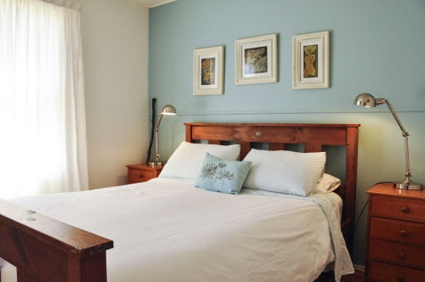 FALMOUTH Seadrift Cottage - Accommodation Ballina 5