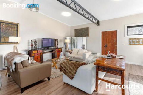 The WeareHouse In Deloraine - Accommodation Ballina 3