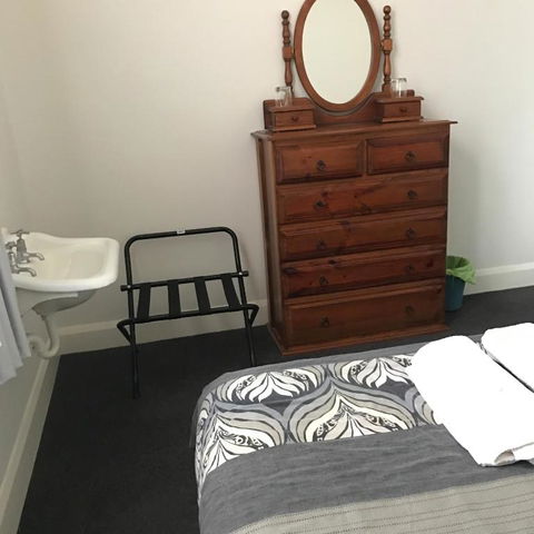 Lords Hotel - Accommodation Ballina 2