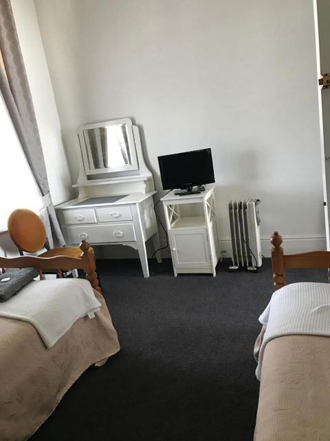 Lords Hotel - Accommodation Ballina 5