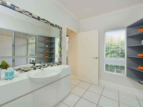 Sandwater Tropical Beachside Holiday House - Accommodation Ballina 4